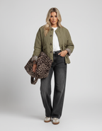 Dames Jas Luipaardprint – Stijlvolle Comfortabele Jas met Knoopsluiting