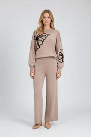 Gebreide Dames Set – Ronde Hals Top met Borduursel & Wijde Pantalon