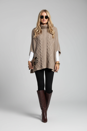 Gebreide Poncho voor Dames – Hoge Kraag & Klassiek Kabelpatroon