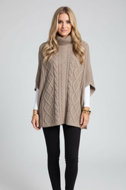 Gebreide Poncho voor Dames – Hoge Kraag & Klassiek Kabelpatroon