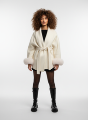 Elegante Wolmantel voor Dames – Korte Wrap Jas met Ceintuur & Faux Fur Manchetten