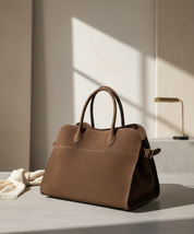 Luxe Bruine Suède Shopper met Gesp Detail