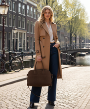 Luxe Bruine Suède Shopper met Gesp Detail