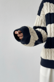 Johanna | Warmer, übergroßer V-Ausschnitt-Pullover 6