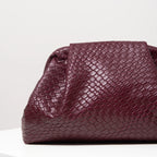Luxe Geweven Clutch in Bordeaux | Dea Studios