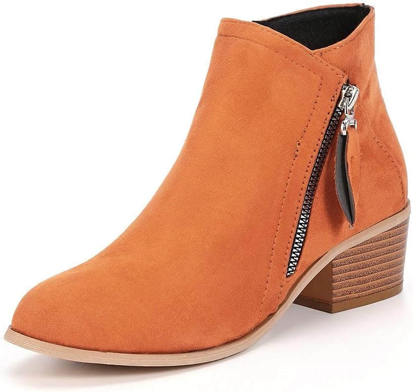 Orange orthopädische Lederstiefel mit Absatz und Reißverschluss auf weißem Hintergrund