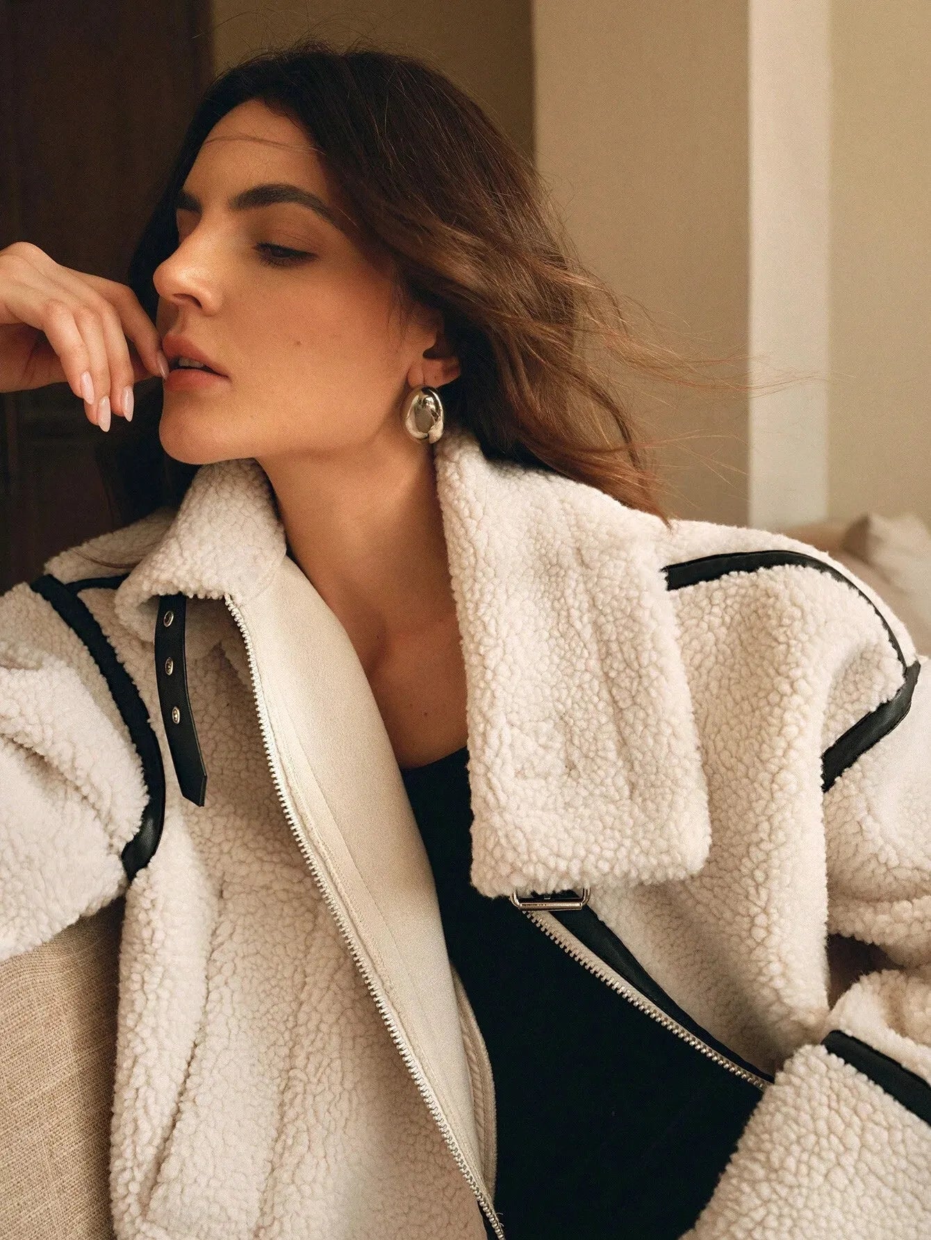 Sherpa Aviator Dames Jas met Zwarte Details - Witte Teddy Stijl